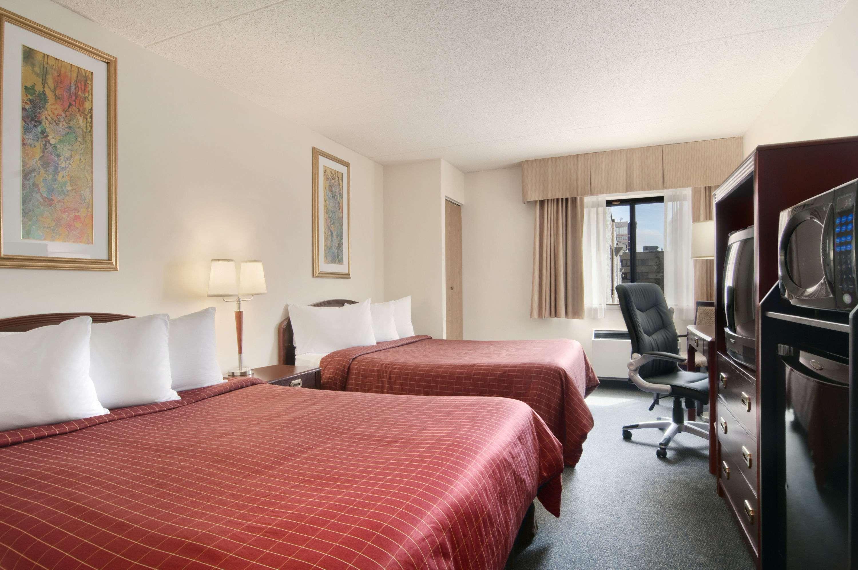Travelodge By Wyndham Edmonton South Екстер'єр фото