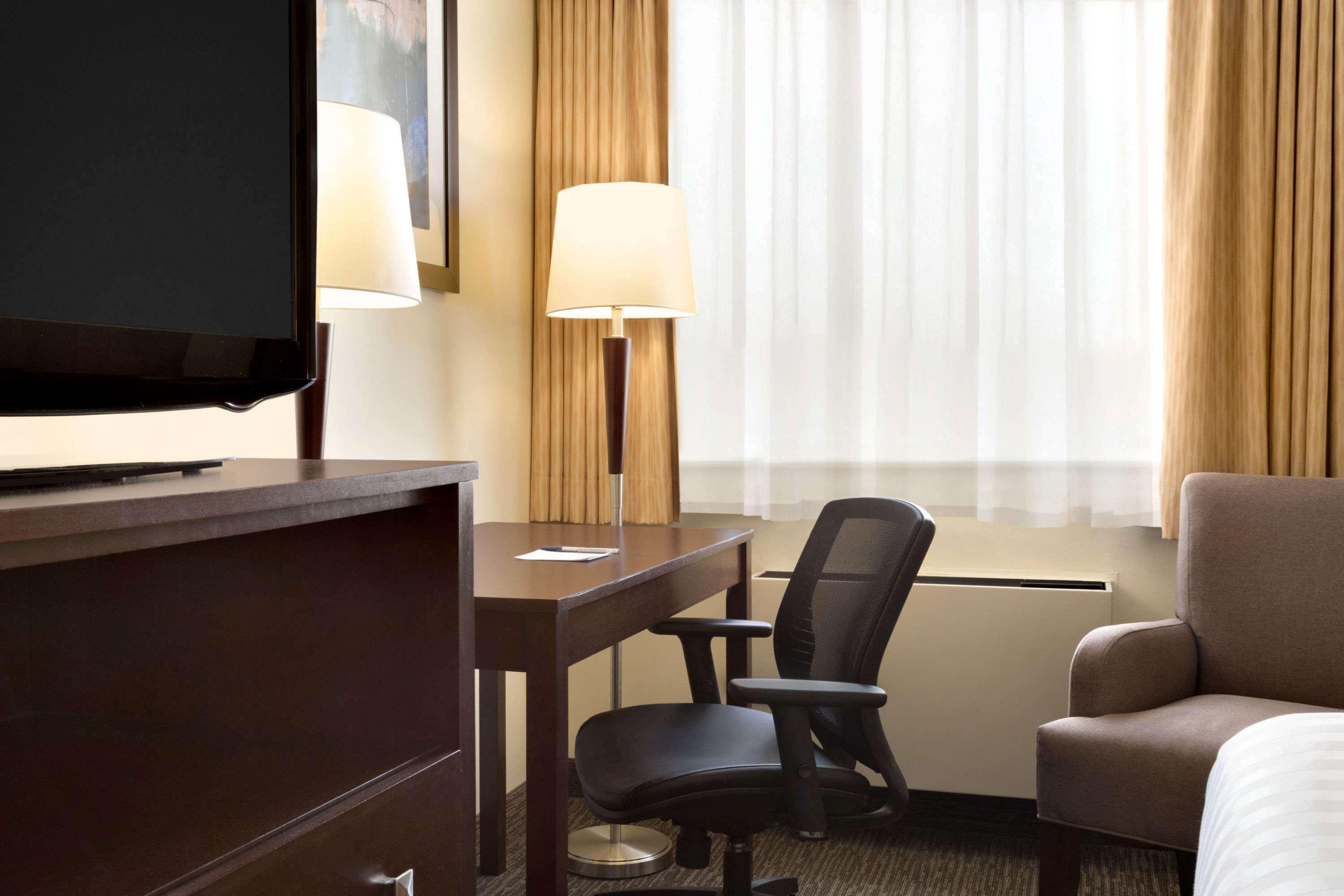 Travelodge By Wyndham Edmonton South Екстер'єр фото