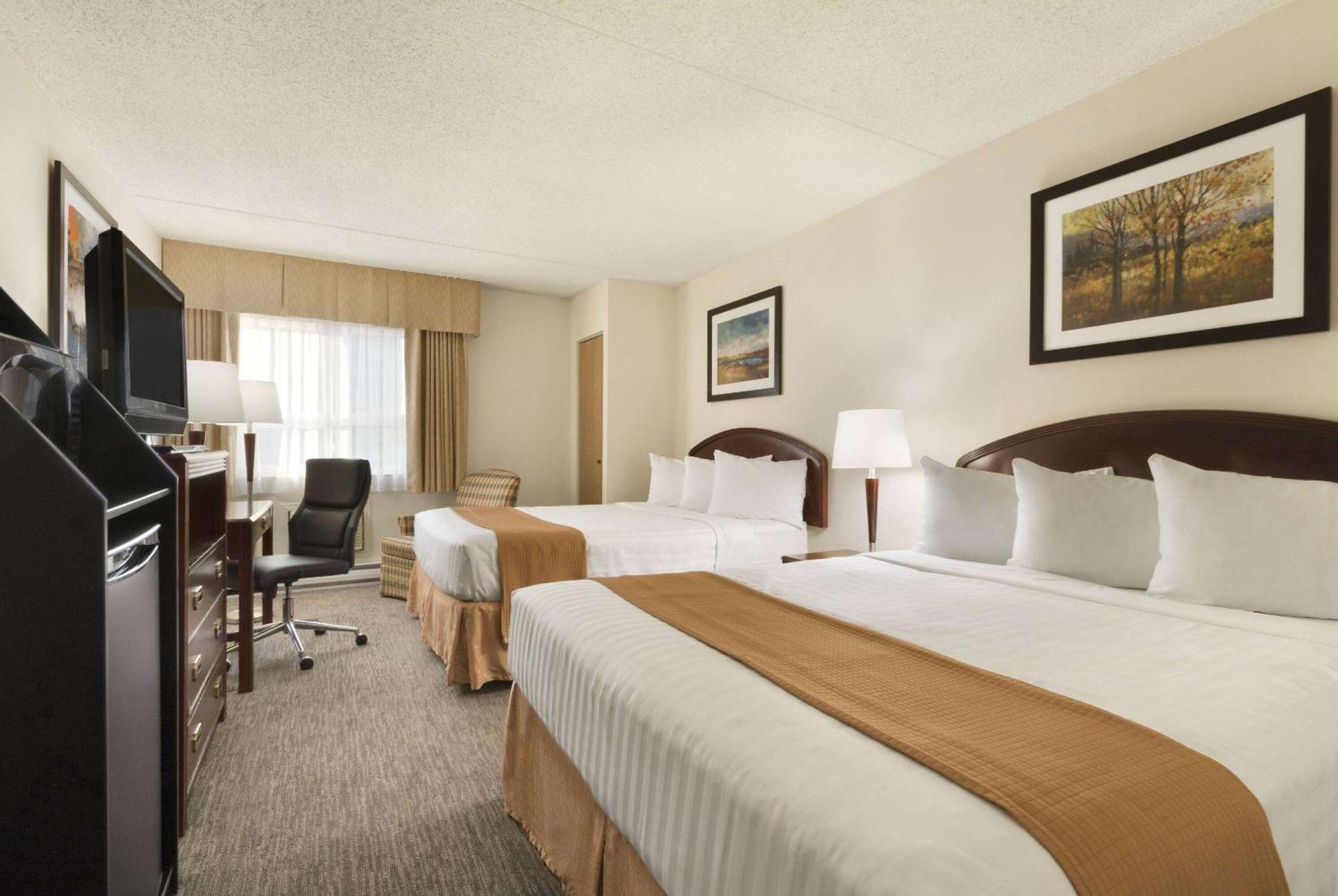 Travelodge By Wyndham Edmonton South Екстер'єр фото