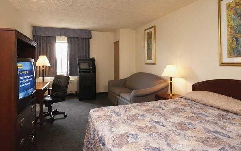 Travelodge By Wyndham Edmonton South Номер фото