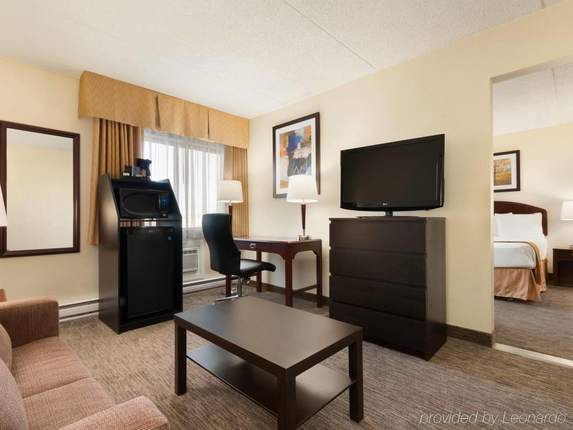 Travelodge By Wyndham Edmonton South Екстер'єр фото
